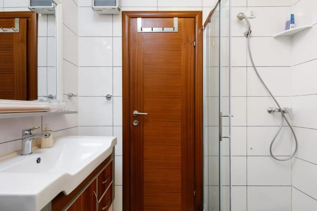 Beautiful Apartment For 3 Adults Next To The Beach Split