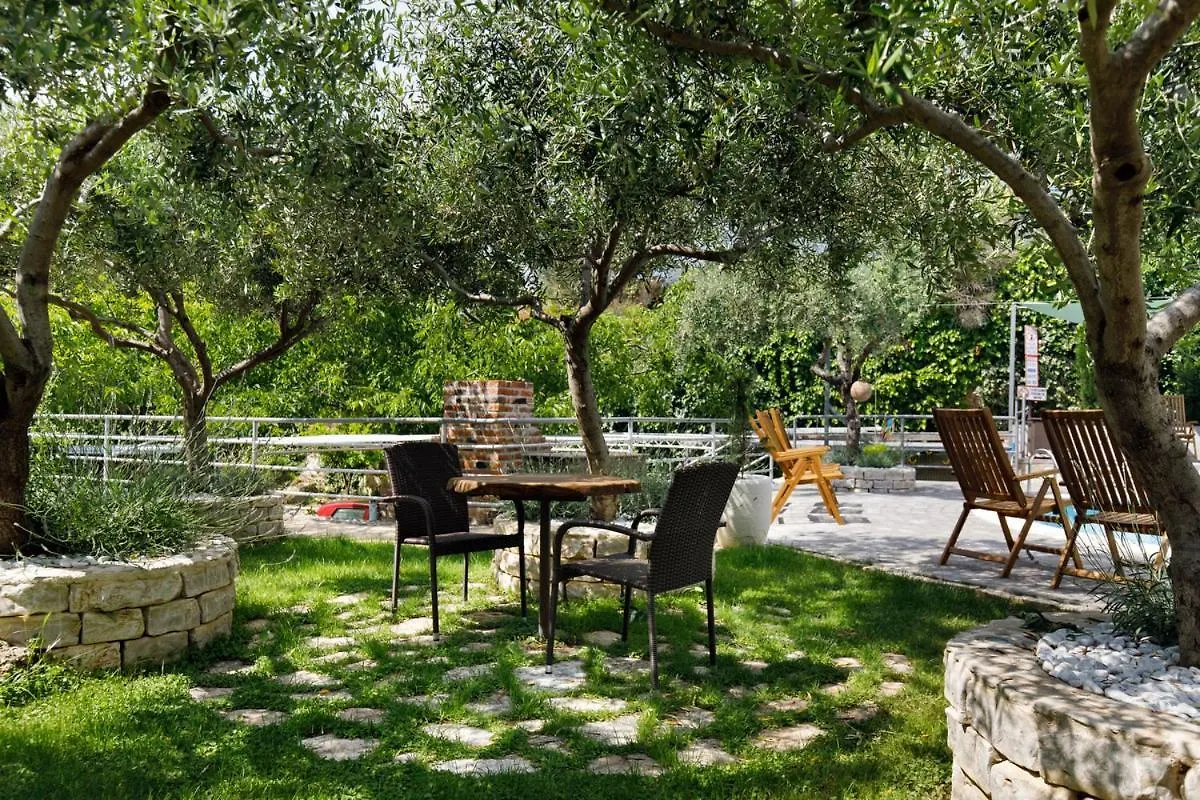 Beautiful Apartment For 3 Adults Next To The Beach Split